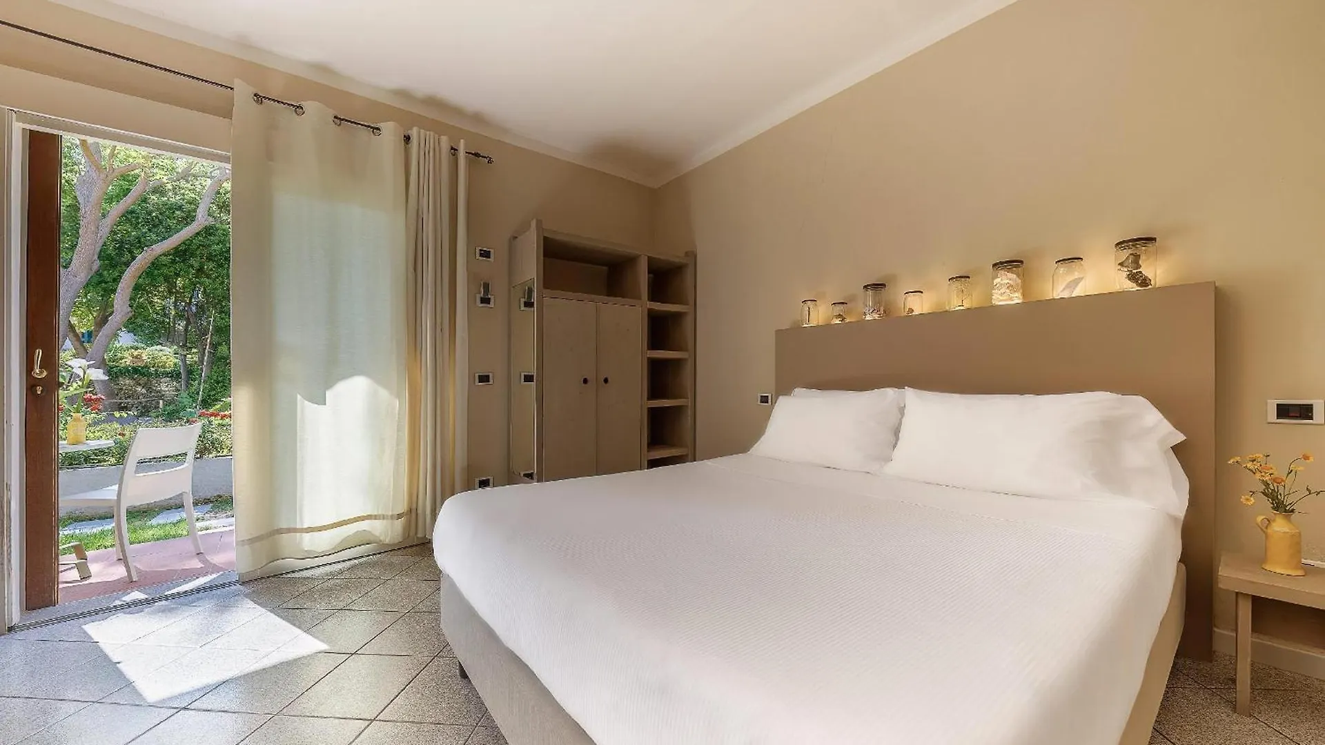 ***  Hotel Cernia Isola Botanica SantʼAndrea Italia